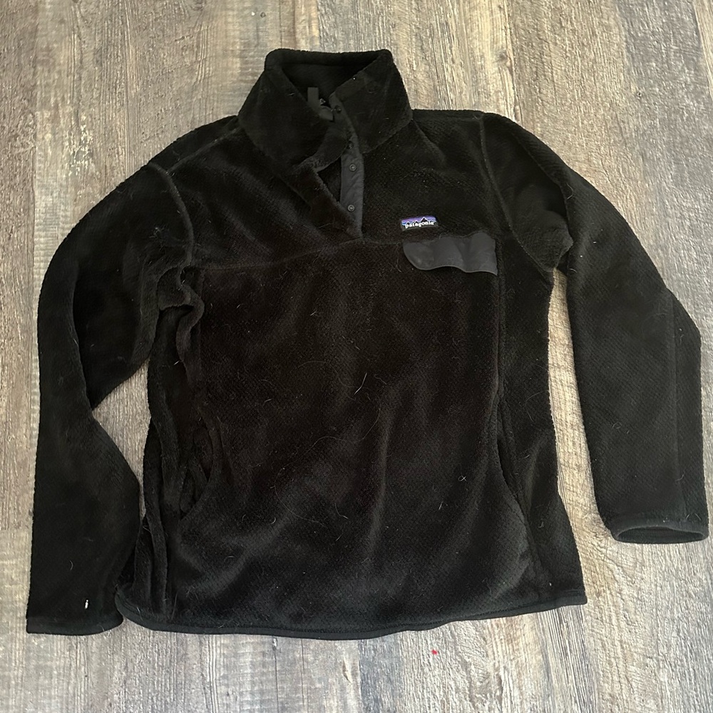 Patagonia Black Fleece Pullover - XL womens snap tee
WILL LINT ROLL BEFORE SHIP